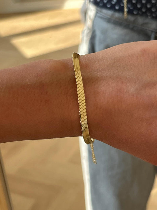 The Gold Loop Bracelet
